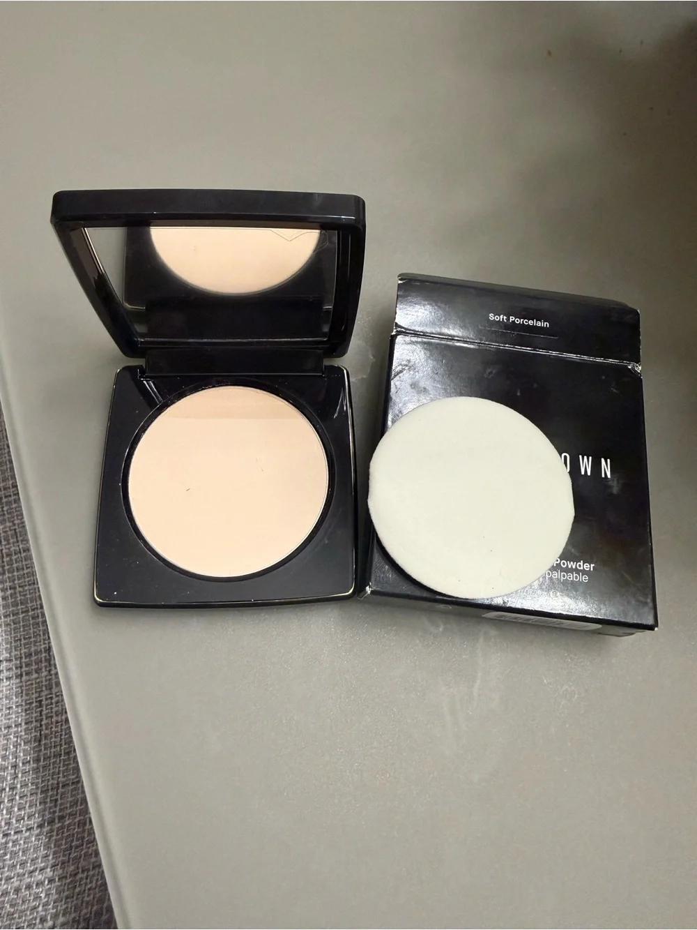 New! Bobbi Brown sheer finish pressed powder soft porcelain